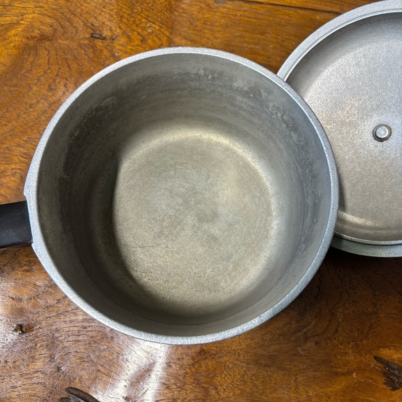 Set of 2 vintage torquoise/ teal Club cast aluminum cookware - Picture 5 of 15